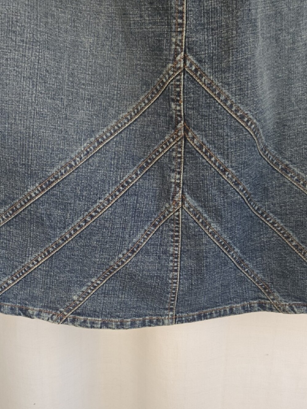 VTG... "Venezia"  Medium Blue Denim Chevron-Panel A-Line Skirt – Size 18 - Picture 9 of 10